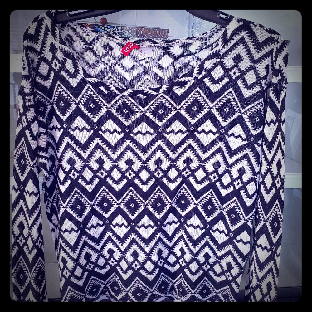 Gently used black and white top by H&M
